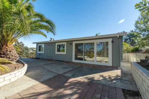 2292 Morgan Rd, Carlsbad, CA 92008-7114