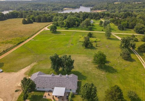 1011 Greenhill Dr, Bonne Terre, MO 63628-3835