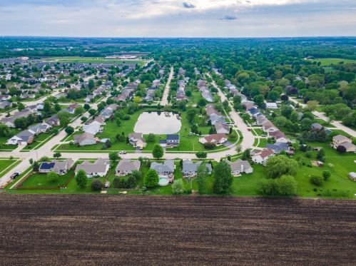 1329 Arneita St, Sycamore IL  60178-1155 exterior