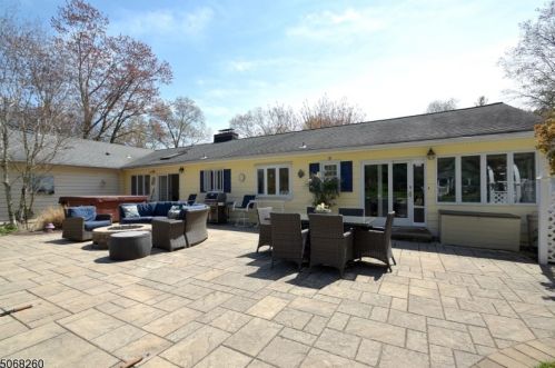 7 Katherine Dr, Warren, NJ 07059-7011