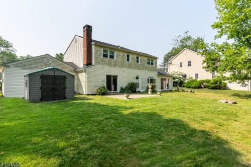 24 Normandy Dr, Parsippany NJ  07054-4070 exterior