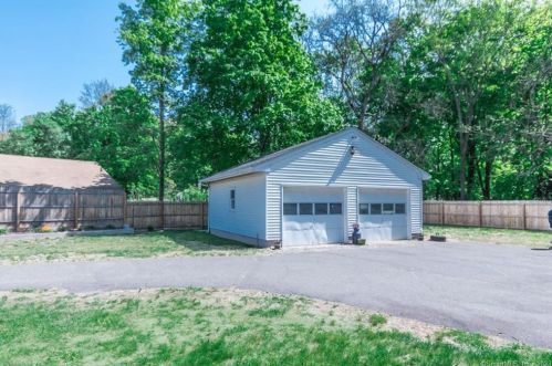 1890 Poquonock Ave, Windsor CT  06095-1234 exterior