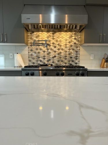 10 Vispera, Irvine CA  92620-2127 exterior