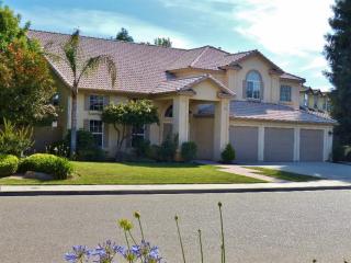 62 Chennault Ave, Clovis, CA 93611-7214