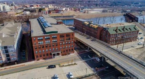 145 Canal St, Huntington CT  06484-8100 exterior