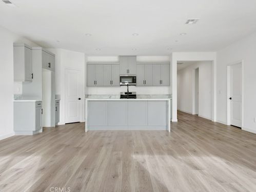 10691 Brookfield Dr, Riverside CA  92505-3961 exterior