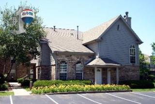 15 Foxcroft Rd, Naperville, IL 60565-2361