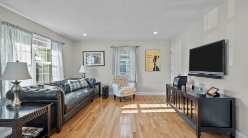 22 Elm St, Warren, RI 02885-2017