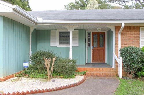 524 Greenview Ave, Conyers, GA 30094-2684
