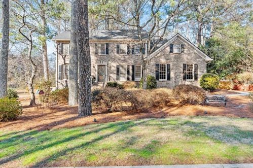 2124 Dunwoody Glen Ct, Atlanta, GA 30338-1364