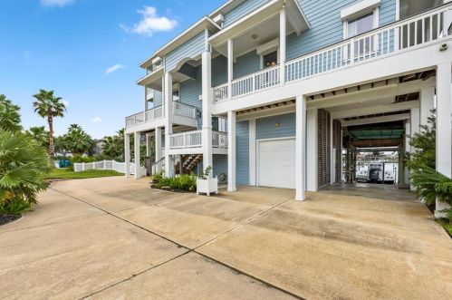 123 Lanai St, Galveston, TX 77554-6153