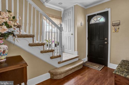 105 Oak Park Cir, Harrisburg, PA 17109-2737