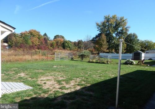 4 Stoneham Rd, Trenton NJ 08638-2745 exterior