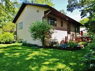 26736 Circle Dr, Long Grove, IL 60060