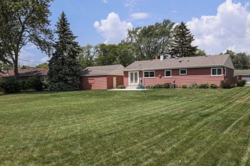 715 67 Pl, Willowbrook IL  60527-8502 exterior