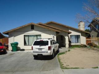 633 Sunland Dr, Ridgecrest, CA 93555-3934