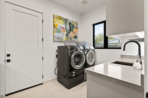 1575 Grant Rd, Los Altos CA  94024-6149 exterior