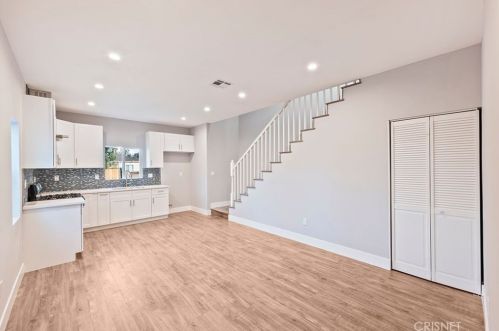7960 Amestoy Ave, Van Nuys CA  91406-1603 exterior