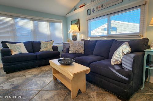 31 Crane Way, Lavallette NJ 08735-1306 exterior