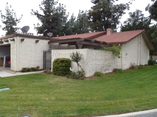 1910 Royal Oaks Dr, Visalia, CA 93277-4163