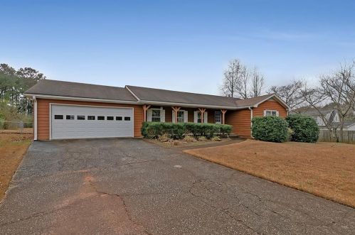 663 Greg Dr, Lilburn, GA 30047-5271