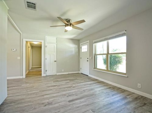 7607 Creston Ln, Austin TX  78752-1326 exterior