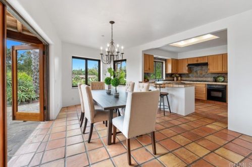 1570 Caudor St, Encinitas CA  92024-1216 exterior