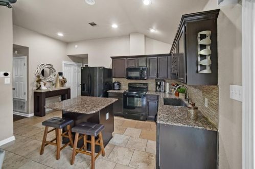 120 Geronimo Cv, Uhland TX 78640-4622 exterior