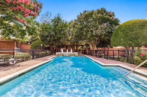 2402 Southlake Ct, Irving TX 75038-5654 exterior