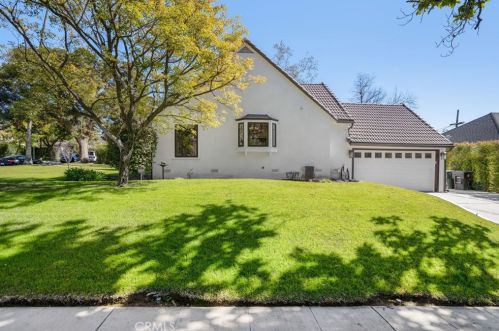 864 Kenneth Rd, Glendale CA  91202-1448 exterior