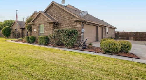 105 Devonshire Dr, Waxahachie, TX 75167-7001