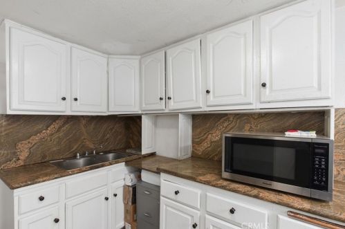 2950 11th St, Riverside CA  92507-4961 exterior