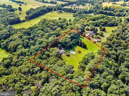 652 Burch Ln, Boyce, VA 22620-2835