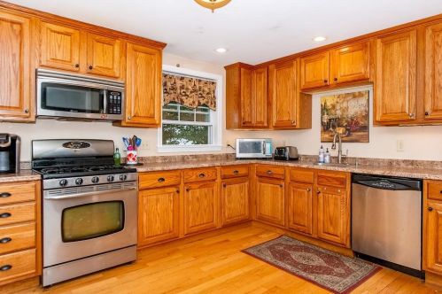 30 Spinney Rd, Portsmouth, NH 03801-4923