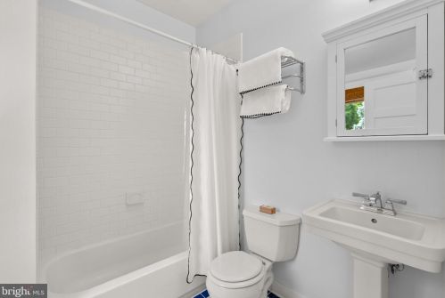 8409 Grove St, Silver Spring MD 20910-4761 exterior