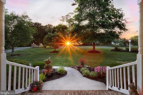 1709 Country Manor Dr, York, PA 17408-8826