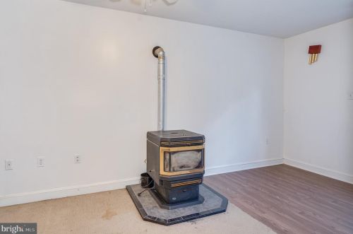 365 Big Oak Dr, Shepherdstown WV 25443-4598 exterior