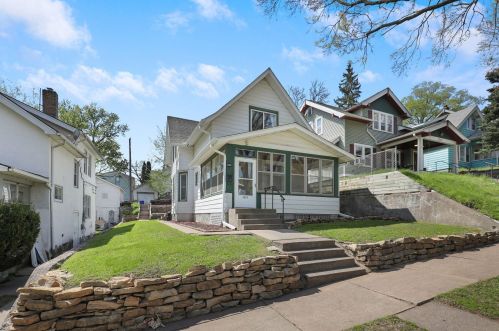1031 Burr St, Saint Paul, MN 55130-3805