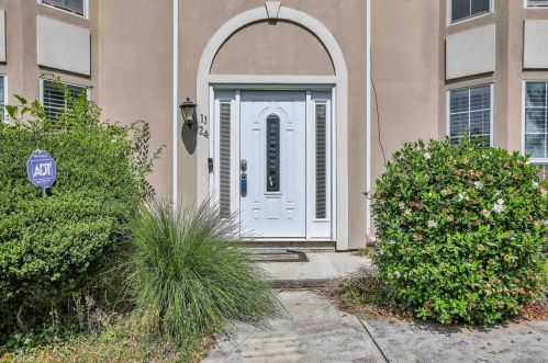 1124 Shady Creek Dr, Lithonia, GA 30058-3043