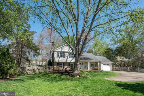 12038 Forbes Glen Dr, Herndon, VA 20170-2705