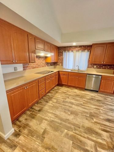 3841 Blackthorn St, Irvine, CA 92606-2605