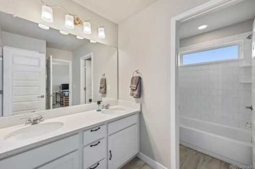 2418 Troy Ct, Aurora CO 80011-6641 exterior