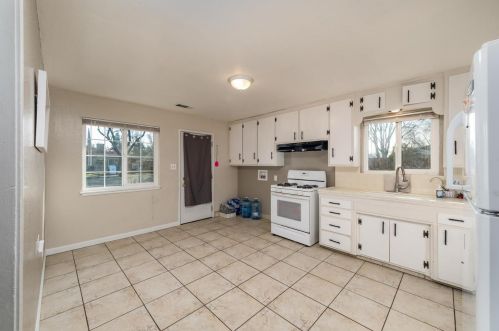 1509 Tully Rd, Modesto, CA 95350-4028