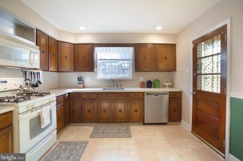 2341 10th St, Philadelphia PA 19133-1512 exterior