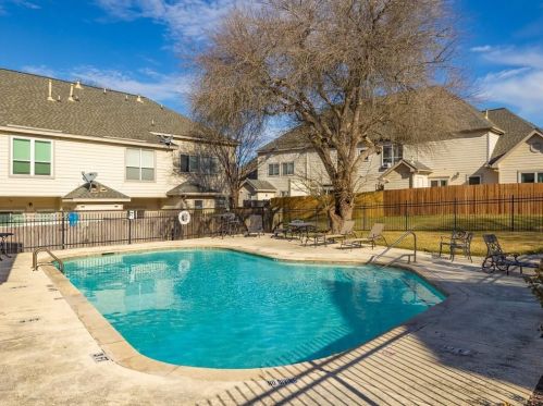 12205 Chelsea Gln Pl, Austin TX  78753-7110 exterior