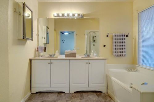 4506 Parkview Ln, Fort Worth TX  76137-5457 exterior