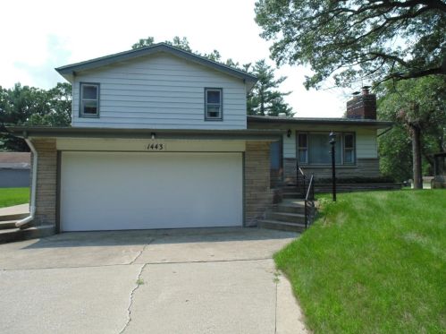 1443 31st Ave, Hobart, IN 46342-1203