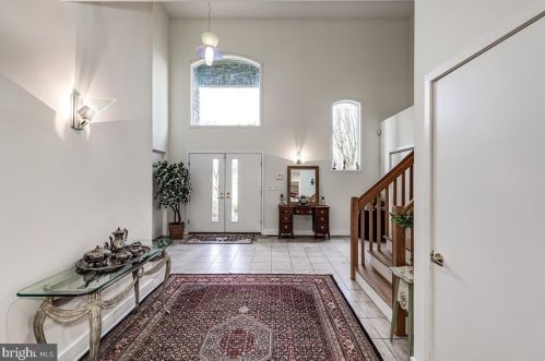 8 Tomlyn Dr, Princeton, NJ 08540-4316