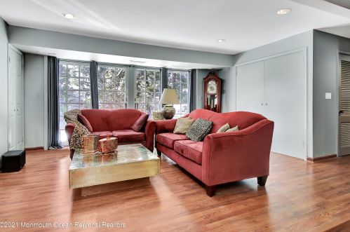 9 Fox Hill Rd, Middletown NJ exterior