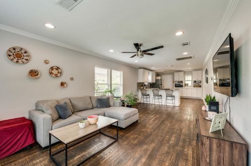 3625 Gordon Ave, Fort Worth, TX 76110-4819